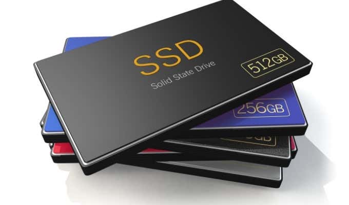 كومة من محركات الأقراص SSD