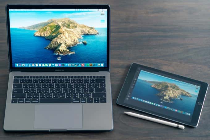 وضع المرآة على جهاز MacBook وiPad