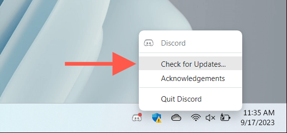 التحقق من وجود تحديثات من أيقونة علبة نظام Discord