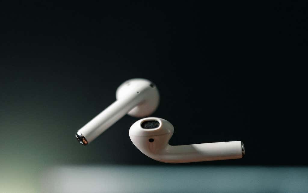 صورة مقربة لميكروفون AirPods