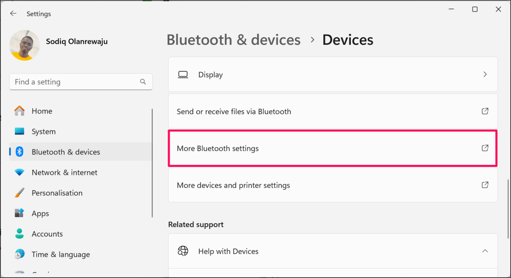 تم تمييز "المزيد من إعدادات Bluetooth" في قائمة إعدادات Windows Bluetooth والأجهزة