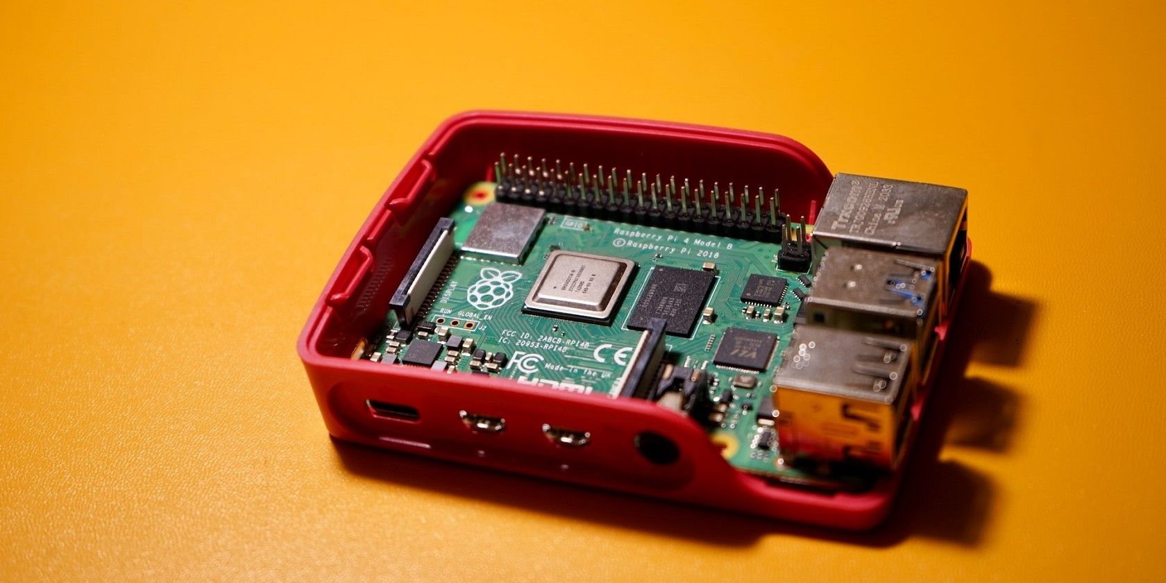 حافظة Raspberry Pi 4 Model B الرسمية