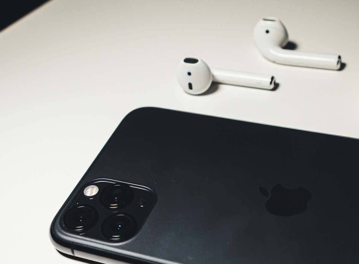 كيفية تنظيف ميكروفون AirPods الخاص بك