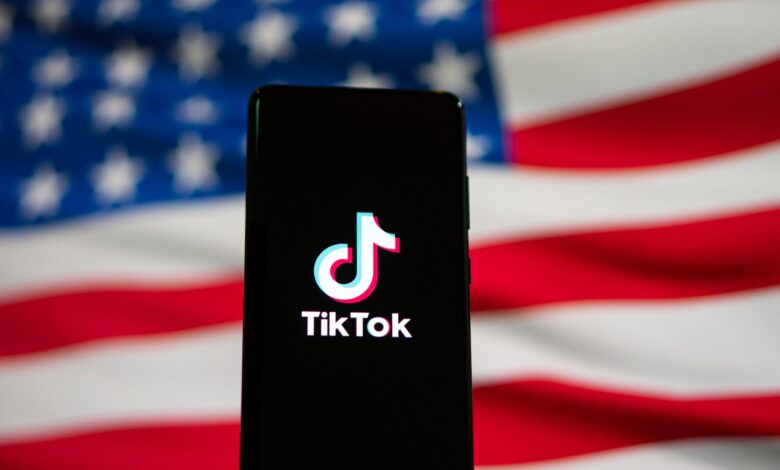 يقوم الأشخاص بشراء الهواتف مع تثبيت Tiktok عليها على موقع eBay