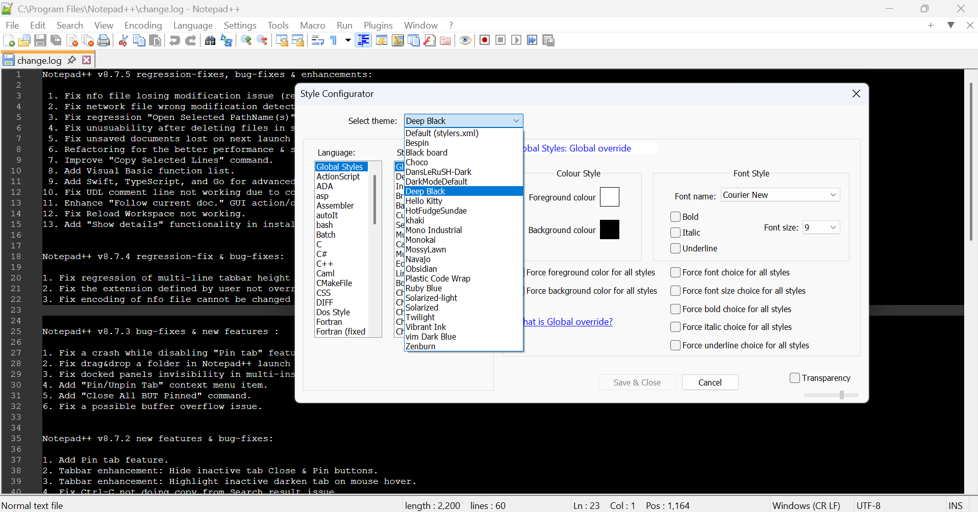 لقطة شاشة توضح إعدادات تكوين النمط المعروضة في Notepad ++ والتي هي في وضع الظلام