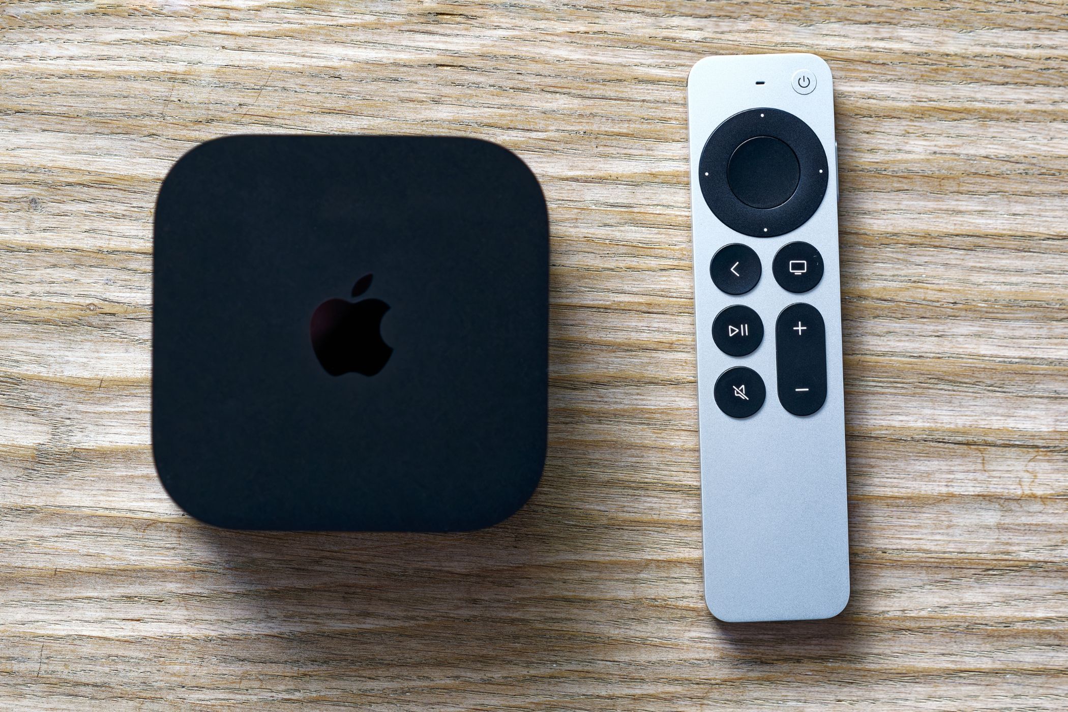 صندوق دفق Apple TV 4K والتحكم عن بعد