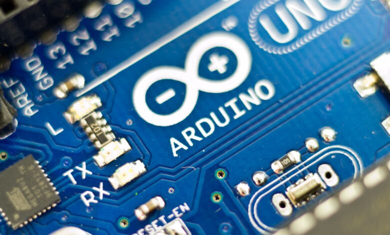 تعلم كيفية برمجة لوحات Arduino اليوم مع هذه الأوامر