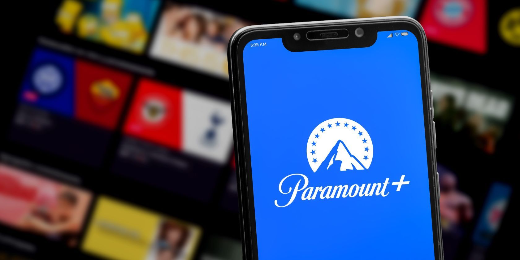 شعار Paramount Plus على هاتف ذكي