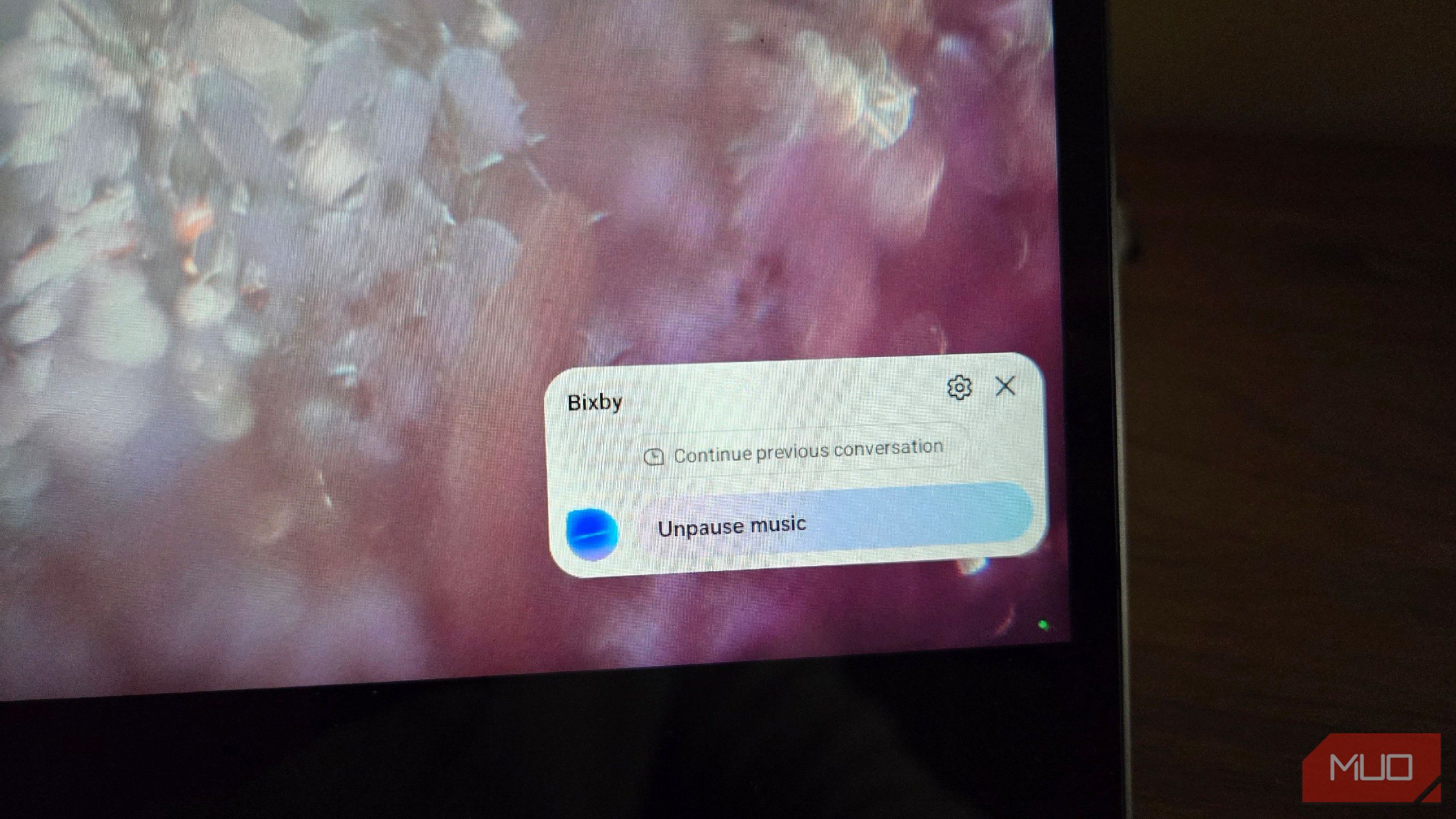 Bixby الموسيقى غير المسبقة في Samsung Dex.