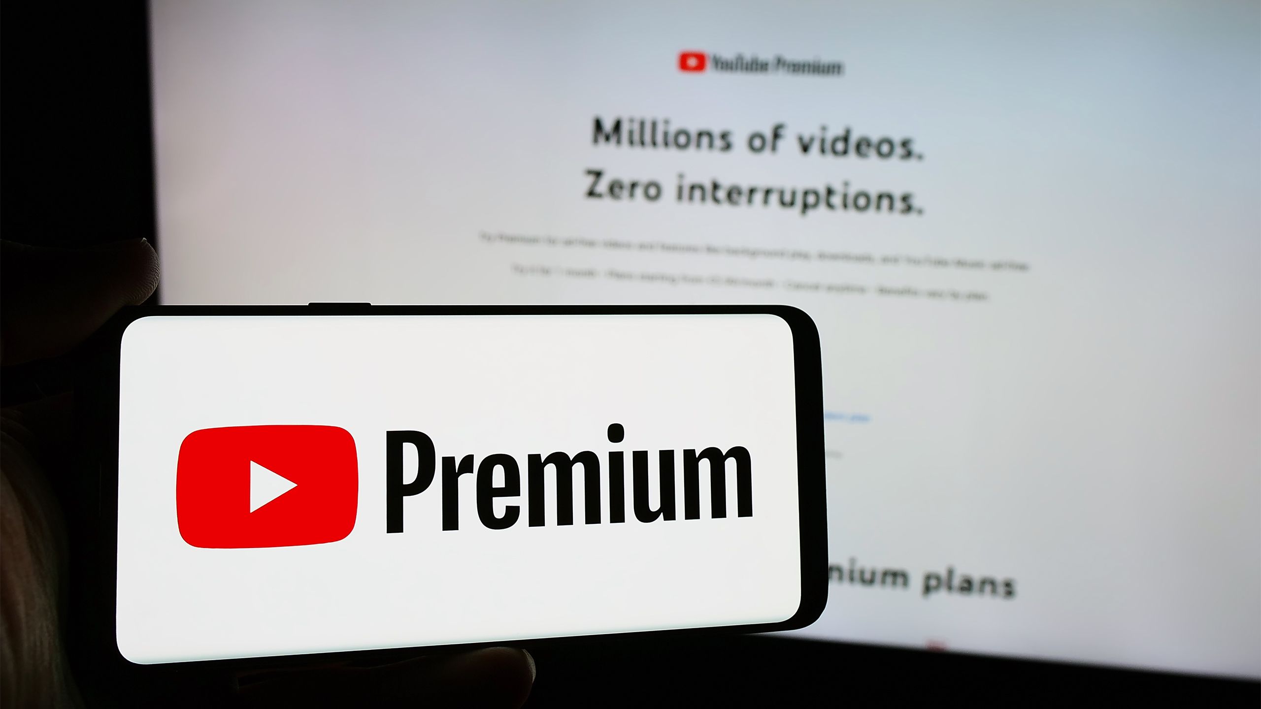 شعار YouTube Premium على الهاتف