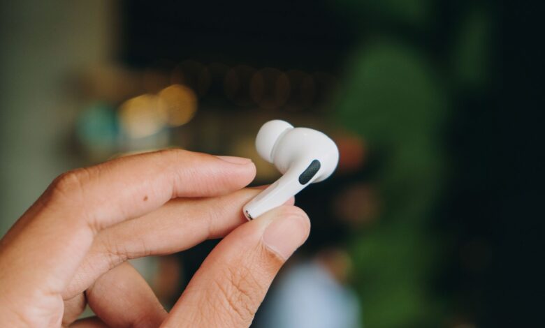 نعم ، تعمل AirPods مع Android: ولكن إليك الصيد!