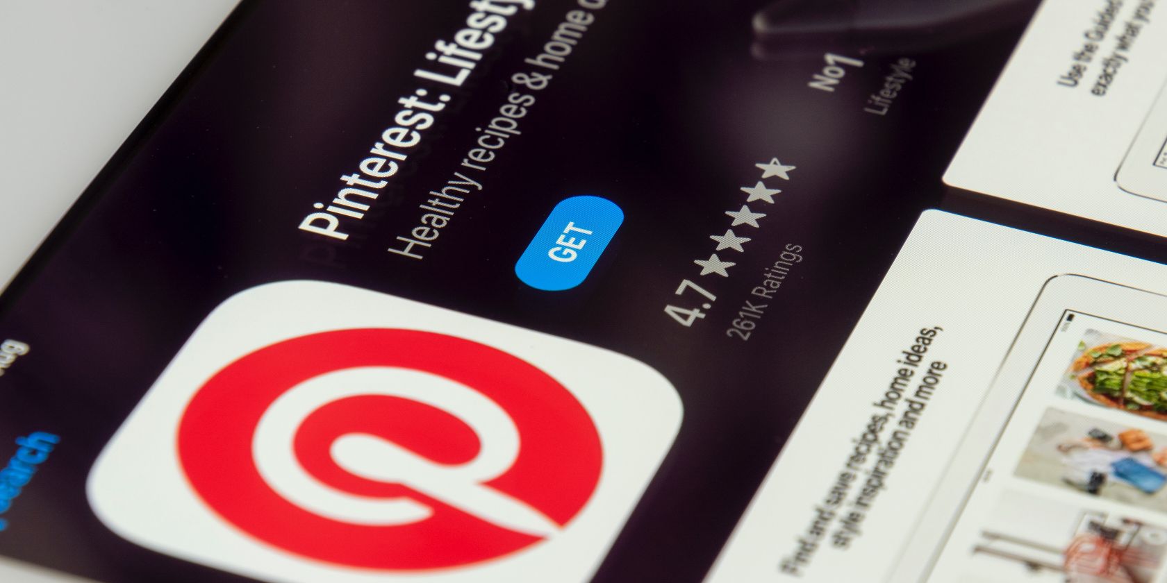 صورة عن قرب لرمز تطبيق Pinterest على متجر تطبيقات iPados