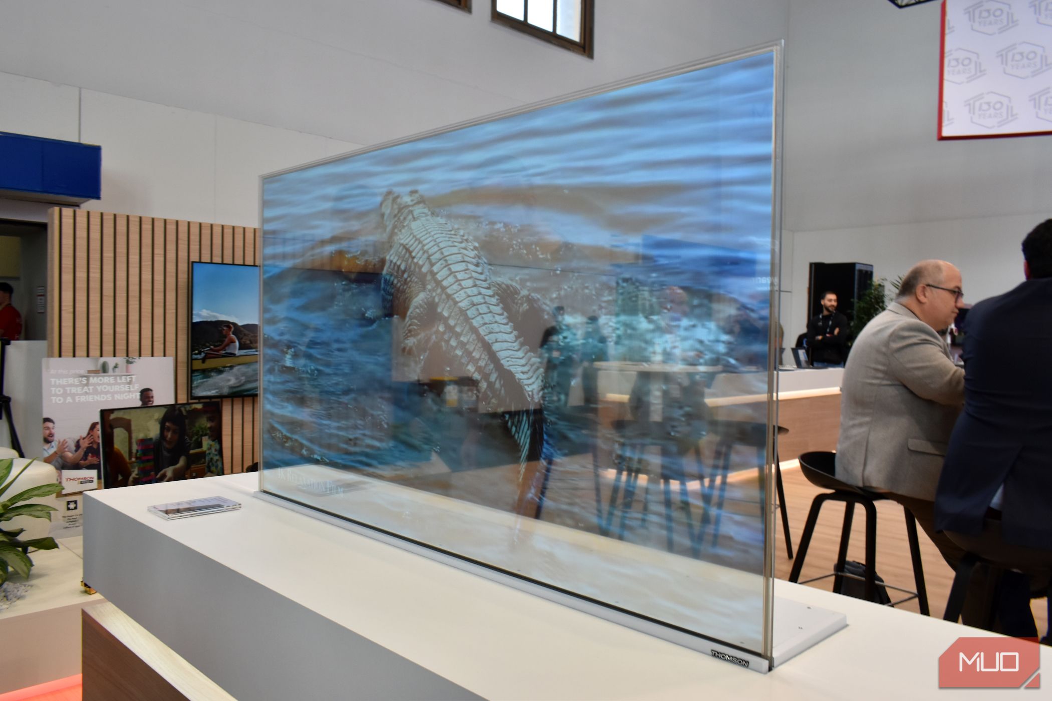 Thomson Sconium OLED TRAMPRENT TV على شاشة IFA 2023